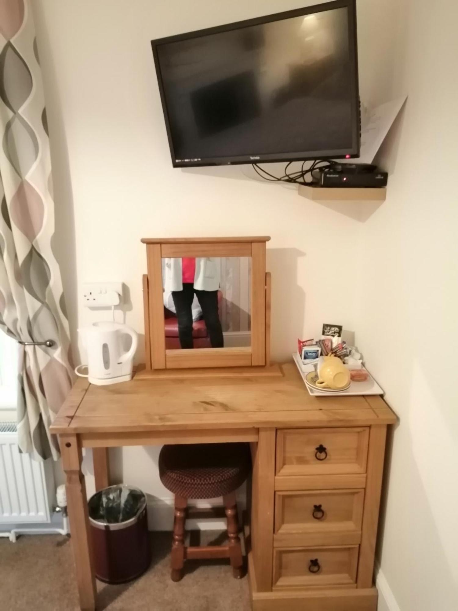 Lion Hotel Llanbister Room photo